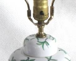 7611 - Lamp - 20" Tall You are buying a used as-is electric/electronic item. We do not guarantee all components are present, and if it is not expressly stated, it is untested.
