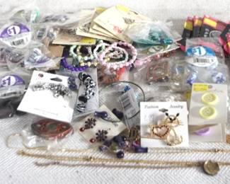 7842 - Lot of Costume Jewelry
