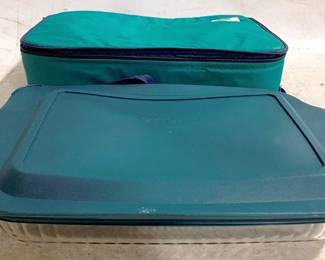 3382 - Pyrex Casserole Dish w/ lid & Insulated Carrier 3 x 16 x 10 - Pyrex Portables

