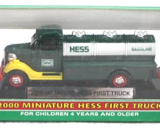 8425 - 2000 Hess Miniature First Truck in Box
