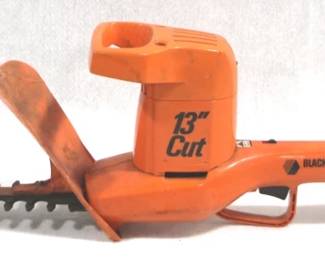 5223 - Black & Decker 13" Cut Electric Hedge Trimmer no cord - You are buying a used as-is electric/electronic item. We do not guarantee all components are present, and if it is not expressly stated, it is untested.
