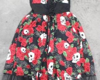 7934 - Hot Topic Skull w / Roses Dress - Size Small
