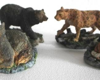 8010 - 4 North American Wildlife Figures
