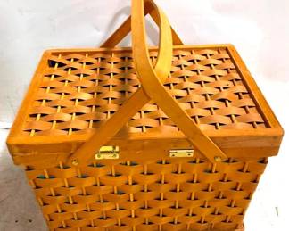 3164 - Large Picnic Basket - 11" x 18" x 14"