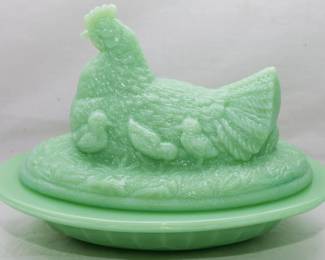 1574 - Jadeite Hen on Nest 6x8x5
