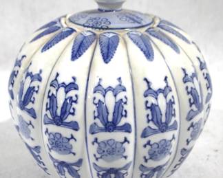 8353 - Blue/White Ginger Jar - 8.5" x 7"
