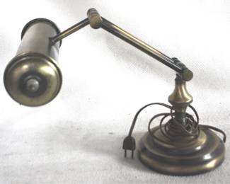 7886 - Lamp - 12.5" Tall You are buying a used as-is electric/electronic item. We do not guarantee all components are present, and if it is not expressly stated, it is untested.
