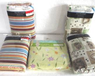 8147 - Lot of 5 Tablecloths - New
