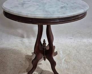 3296 - Oval Victorian Parlor Table 28 x 24 x 18
