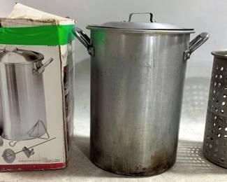 3356 - 26-Qt Stockpot w/ lid & strainer
