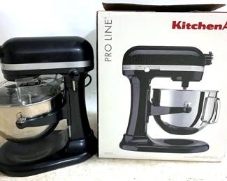 3258 - Kitchen Aid Pro Line Mixer w/ accessories You are buying a used as-is electric/electronic item. We do not guarantee all components are present, and if it is not expressly stated, it is untested.
