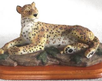 7860 - Leopard Statue - 11x6x7
