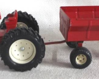 7855 - ERTL International Tractor w/ Trailer Set
