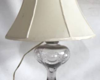 7657 - Electrified Oil Lamp - 22" Tall You are buying a used as-is electric/electronic item. We do not guarantee all components are present, and if it is not expressly stated, it is untested.
