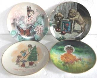 8153 - 4 Collectors Plates - 8.5"
