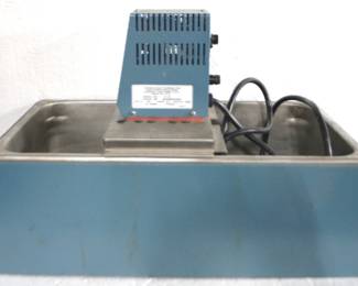 8272 - Barnstead Thermolyne Water Bath - 21x14x15 You are buying a used as-is electric/electronic item. We do not guarantee all components are present, and if it is not expressly stated, it is untested.

