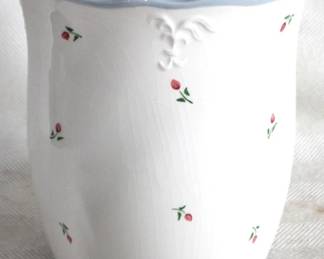 7832 - Ceramic Vase - 9.5 x 7.5
