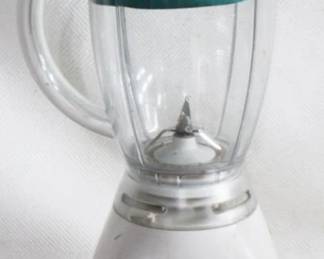 7807 - Sunbeam Blender - 16.5" Tall You are buying a used as-is electric/electronic item. We do not guarantee all components are present, and if it is not expressly stated, it is untested.
