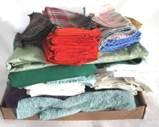 7629 - Lot of Assorted Linens
