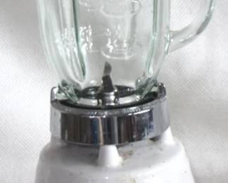 7839 - Osterizer Classic Blender - 15" Tall You are buying a used as-is electric/electronic item. We do not guarantee all components are present, and if it is not expressly stated, it is untested.

