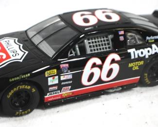 8393 - Racing Champions Chad Little 1:24 Die Cast Car
