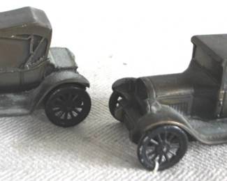 7849 - 2 Metal Car Banks - 5.5x3.4
