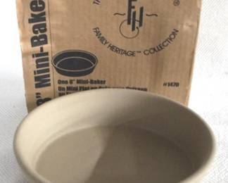 7999 - Pampered Chef 8" Mini Baker w/ Box
