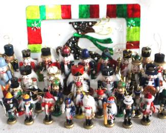 7742 - Lot of Christmas Ornaments

