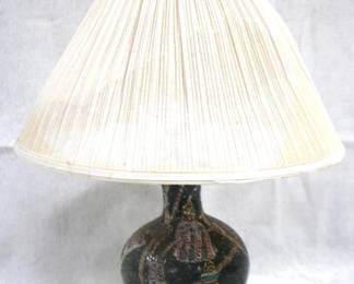 8386 - Lamp - 21" Tall You are buying a used as-is electric/electronic item. We do not guarantee all components are present, and if it is not expressly stated, it is untested.
