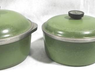 5072 - 2 Avocado Club Pots w/ Lids - 11" & 9"
