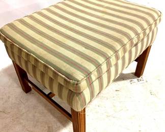 3165 - Ottoman - 16" x 26" x 20"

