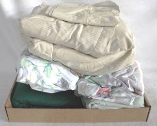 7966 - Lot of Assorted Linens
