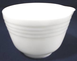 8541 - Pyrex Milk Glass Mixing Bowl - 7" x 4.5"
