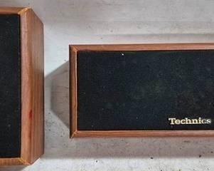 3297 - 2 Technics Speakers 8 x 6, 5 x 12 You are buying a used as-is electric/electronic item. We do not guarantee all components are present, and if it is not expressly stated, it is untested.
