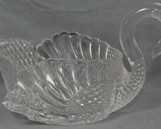 174 - Cambridge Glass Swan Bowl 7x12x7
