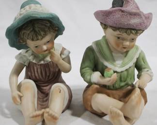 5748 - 2 Ceramic Figures - 7" tall
