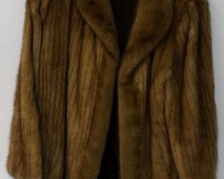 104 - Vintage Ladies Fur Coat Size 16
