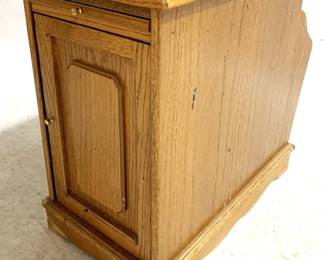 3013 - End Table w/ Magazine Holder - 22" x 13" x 19"
