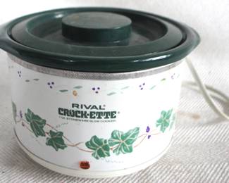 7760 - Rival Crock-Ette Crock Pot - 8" x 5" You are buying a used as-is electric/electronic item. We do not guarantee all components are present, and if it is not expressly stated, it is untested.
