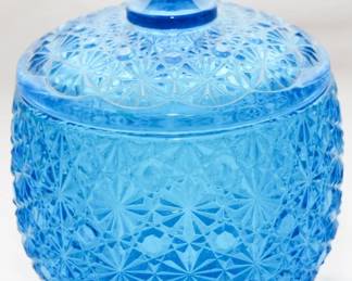 1622 - Fenton Buttons & Bows Lidded Jar 6"
