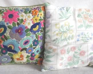 7663 - 2 Throw Pillows - 15" x 15"
