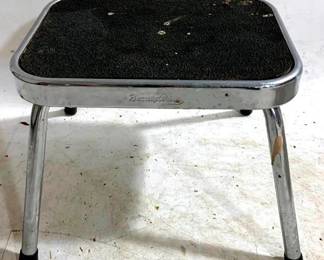 3094 - Lincoln Beautyware Step Stool - 10 x 13 x 10
