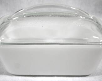 5130 - Pyrex Dish w/ Lid - 9" x 5" x 7"
