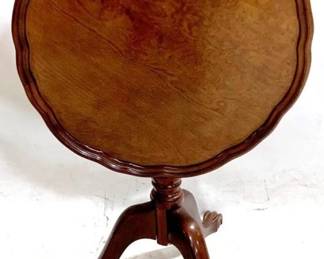 3078 - Tilt Top Tea Table w/ 3 leg pedestal - 26" x 24"
