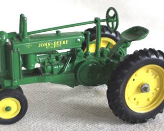 7854 - ERTL John Deere Tractor - 8x5x5
