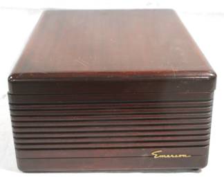 8389 - Emerson AM Radio/Record Player - 20" x 16" x 7.5" You are buying a used as-is electric/electronic item. We do not guarantee all components are present, and if it is not expressly stated, it is untested.

