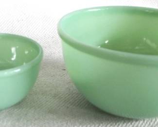 7869 - 2 Jadeite Mixing Bowls - 5" & 7" Round
