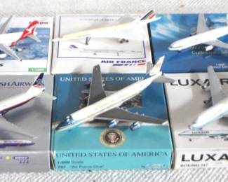 7875 - 8 Die Cast Airplanes w / Boxes
