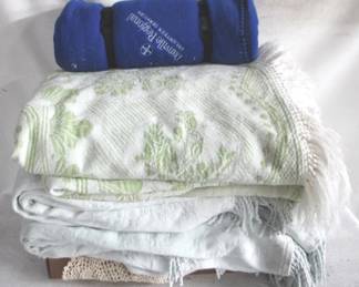 7673 - Lot of Assorted Linens
