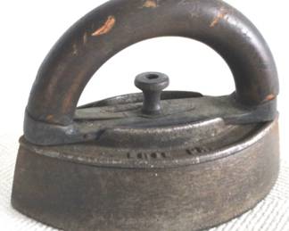 7889 - Antique Griswold Iron 7.5 x 5.5 x 3.5
